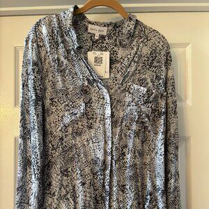Beautiful Bella Dahl Button Down Print Shirt in Moon Stone, Size Medium